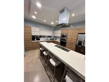 Casa en venta en Valle Poniente en Privadas la Huasteca Frente Parque