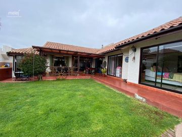 Venta hermosa casa en condominio, Mantagua