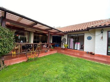 Venta hermosa casa en condominio, Mantagua