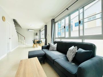 3 Bedroom 2 Bathroom town house for Rent at Glory house