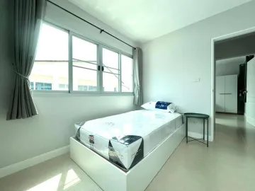 3 Bedroom 2 Bathroom town house for Rent at Glory house
