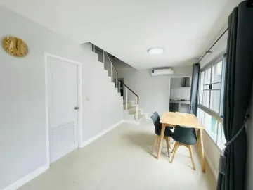 3 Bedroom 2 Bathroom town house for Rent at Glory house