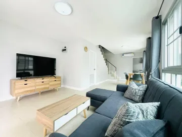 3 Bedroom 2 Bathroom town house for Rent at Glory house