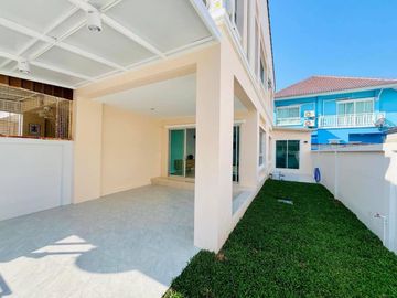 3 Bedroom 2 Bathroom town house for Rent at Glory house