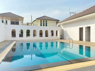 3 Bedroom 2 Bathroom town house for Rent at Glory house