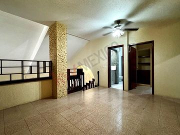 Casa de 350 m2 de terreno en VENTA en Fracc. Los Laureles
