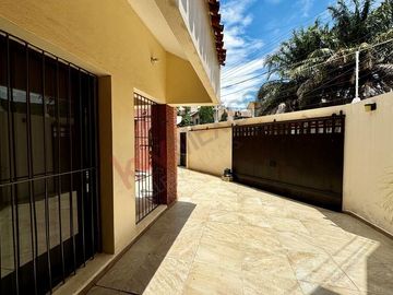 Casa de 350 m2 de terreno en VENTA en Fracc. Los Laureles