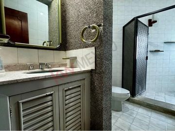 Casa de 350 m2 de terreno en VENTA en Fracc. Los Laureles