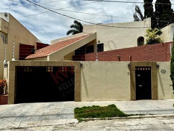 Casa de 350 m2 de terreno en VENTA en Fracc. Los Laureles