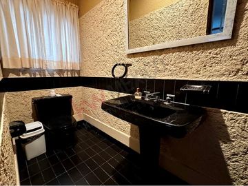 Casa de 350 m2 de terreno en VENTA en Fracc. Los Laureles