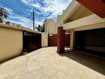 Casa de 350 m2 de terreno en VENTA en Fracc. Los Laureles