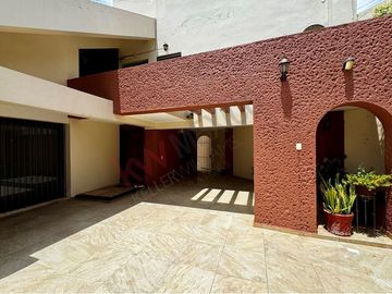 Casa de 350 m2 de terreno en VENTA en Fracc. Los Laureles