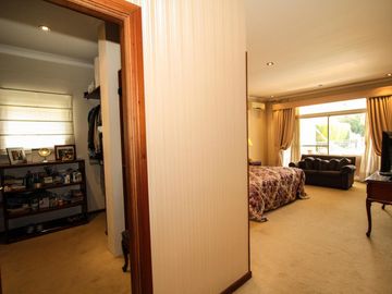 Estupenda construcción y amplitud en todos los ambientes