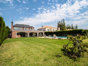 Estupenda construcción y amplitud en todos los ambientes
