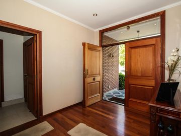Estupenda construcción y amplitud en todos los ambientes