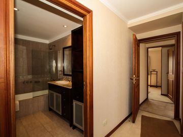 Estupenda construcción y amplitud en todos los ambientes
