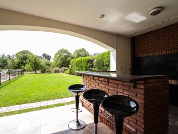 Estupenda construcción y amplitud en todos los ambientes
