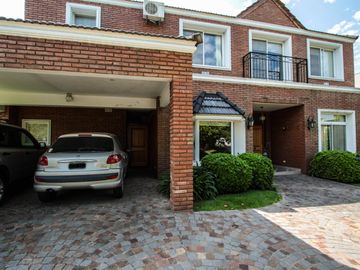 Estupenda construcción y amplitud en todos los ambientes