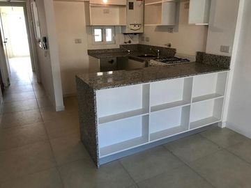 Semipiso de 2 ambientes con cochera - Lanús Oeste