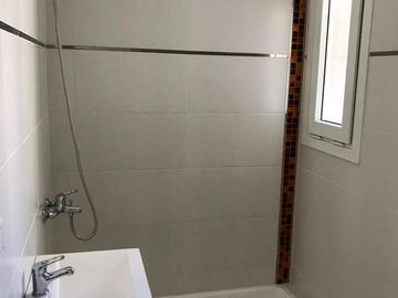 Semipiso de 2 ambientes con cochera - Lanús Oeste