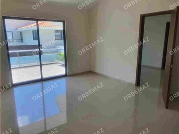 CASA EN VENTA CON ALBERCA NUEVA EN FRACC. SAN MARCOS  VILLAHERMOSA TABASCO