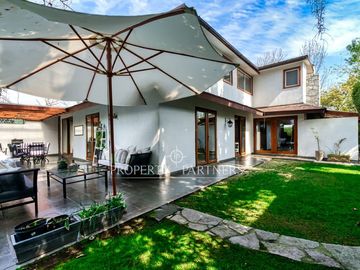 Linda casa remodelada cercana a Metro y centros comerciales, Los Dominicos