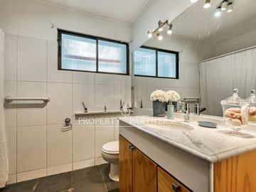 Linda casa remodelada cercana a Metro y centros comerciales, Los Dominicos
