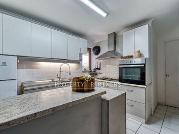 Linda casa remodelada cercana a Metro y centros comerciales, Los Dominicos