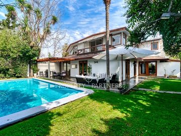 Linda casa remodelada cercana a Metro y centros comerciales, Los Dominicos