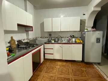 Venta de casa en barrio Cristóbal, Medellín