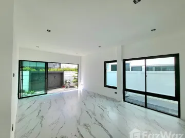 3 Bedroom Townhouse for sale at U Prompt