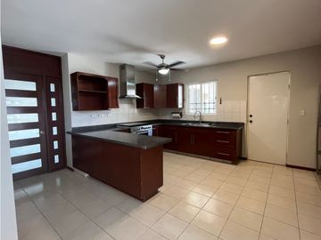 CASA EN VENTA EN PORTAL DEL NORTE