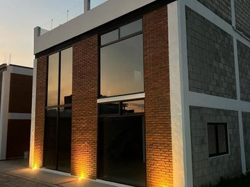 Casa Nueva en Venta - Privada sobre Av. San Antonio