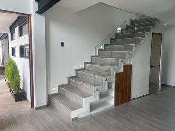 Casa Nueva en Venta - Privada sobre Av. San Antonio