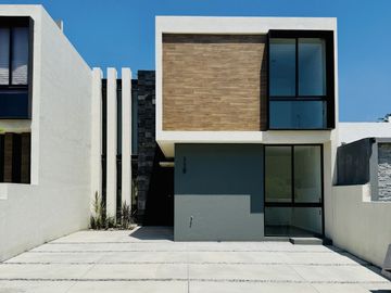 Casa de 4 Recámaras Zona Norte Residencial Colima ZENTRALIA Coto Privado
