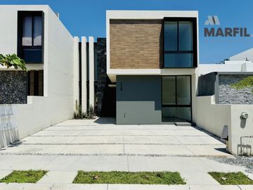 Casa de 4 Recámaras Zona Norte Residencial Colima ZENTRALIA Coto Privado