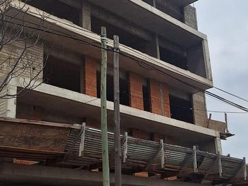 VENTA DE DEPARTAMENTO EN POZO EN LANÚS