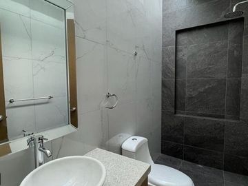 RESIDENCIA EN VENTA CAMPO DE GOLF TRES MARÍAS, ESPECTACULAR DISEÑO MODERNO CON J