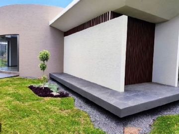 RESIDENCIA EN VENTA CAMPO DE GOLF TRES MARÍAS, ESPECTACULAR DISEÑO MODERNO CON J