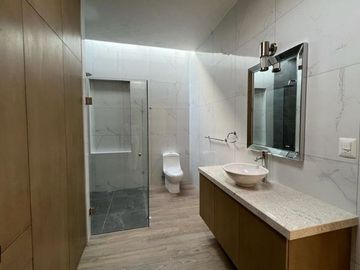 RESIDENCIA EN VENTA CAMPO DE GOLF TRES MARÍAS, ESPECTACULAR DISEÑO MODERNO CON J