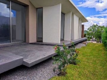 RESIDENCIA EN VENTA CAMPO DE GOLF TRES MARÍAS, ESPECTACULAR DISEÑO MODERNO CON J