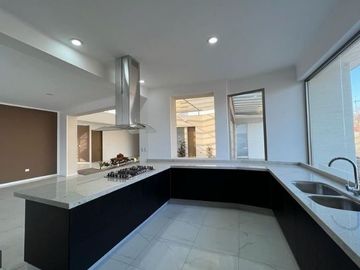RESIDENCIA EN VENTA CAMPO DE GOLF TRES MARÍAS, ESPECTACULAR DISEÑO MODERNO CON J