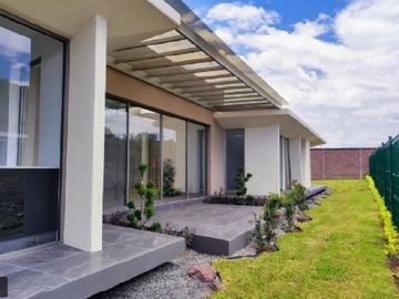 RESIDENCIA EN VENTA CAMPO DE GOLF TRES MARÍAS, ESPECTACULAR DISEÑO MODERNO CON J