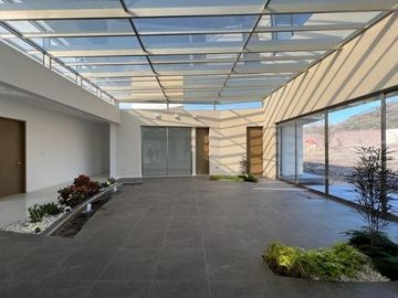 RESIDENCIA EN VENTA CAMPO DE GOLF TRES MARÍAS, ESPECTACULAR DISEÑO MODERNO CON J