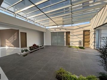 RESIDENCIA EN VENTA CAMPO DE GOLF TRES MARÍAS, ESPECTACULAR DISEÑO MODERNO CON J