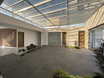 RESIDENCIA EN VENTA CAMPO DE GOLF TRES MARÍAS, ESPECTACULAR DISEÑO MODERNO CON J