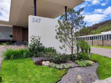 RESIDENCIA EN VENTA CAMPO DE GOLF TRES MARÍAS, ESPECTACULAR DISEÑO MODERNO CON J