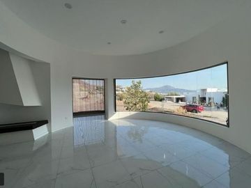 RESIDENCIA EN VENTA CAMPO DE GOLF TRES MARÍAS, ESPECTACULAR DISEÑO MODERNO CON J
