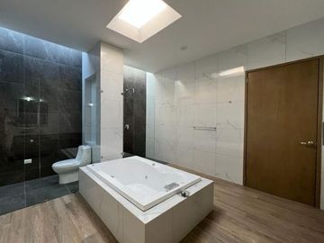 RESIDENCIA EN VENTA CAMPO DE GOLF TRES MARÍAS, ESPECTACULAR DISEÑO MODERNO CON J