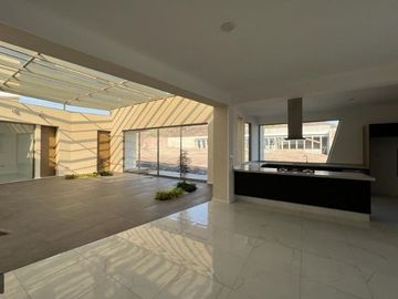 RESIDENCIA EN VENTA CAMPO DE GOLF TRES MARÍAS, ESPECTACULAR DISEÑO MODERNO CON J